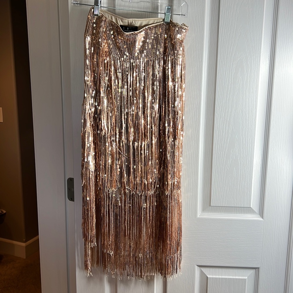 Now this skirt is a knock out..